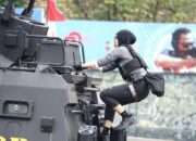 HUT Brimob ke 80 Polwan Polda Jatim Tampilkan Srikandi Challenge Penuh Adrenalin
