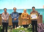 Sidoarjo Terima Piagam Penghargaan TP2DD dengan Realisasi Kartu Kredit Indonesia Tertinggi 2025
