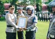 Kapolres Jombang Berikan Penghargaan kepada 12 Anggota Berprestasi