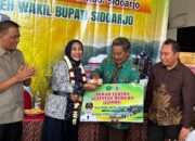 Wabup Sidoarjo Serahkan Bantuan Alsintan kepada Petani Desa Tarik