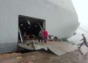 KRI Surabaya-591 Embarkasi Bansos dan Unsur Pendukung untuk Ops Duk Penanganan Bencana Sumatera