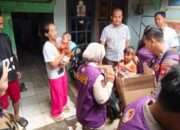 Tim Trauma Healing Polri Bersama Relawan UI Hadir Bersama Warga Pascabanjir di Cilincing