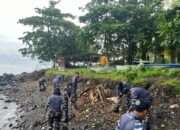 Dukung Gerakan Indonesia ASRI, Guskamla Koarmada II Aksi Bersih-Bersih Pantai Los Bahu
