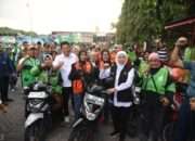 Bupati Sidoarjo Dampingi Gubernur Jatim Bagikan BBM Gratis dan Tinjau Pasar Murah