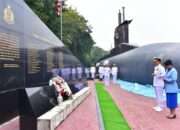 Pangkoarmada II Pimpin Upacara Hari Bhakti Hiu Kencana 2026 di Monumen Nanggala-402