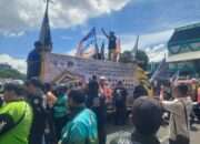 Ratusan Ojol Gelar Aksi Demo di Depan Kantor DPRD Provinsi Jatim, Sampaikan Tiga Tuntutan