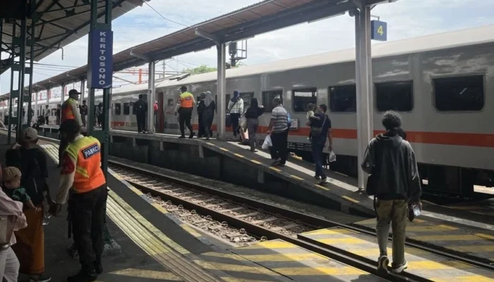Libur Panjang, Pengguna Commuter Line Area 8 Surabaya Tembus 161 Ribu Orang