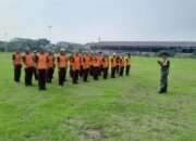 Tumbuhkan Jiwa Kepemimpinan, Babinsa Manyar Latih PBB Siswa SMK Nurul Islam