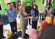 Ketua TP PKK Sidoarjo Sriatun Subandi Salurkan Bantuan Pangan di Tiga Desa Gedangan, Ribuan Warga Terima Beras dan Minyak Goreng
