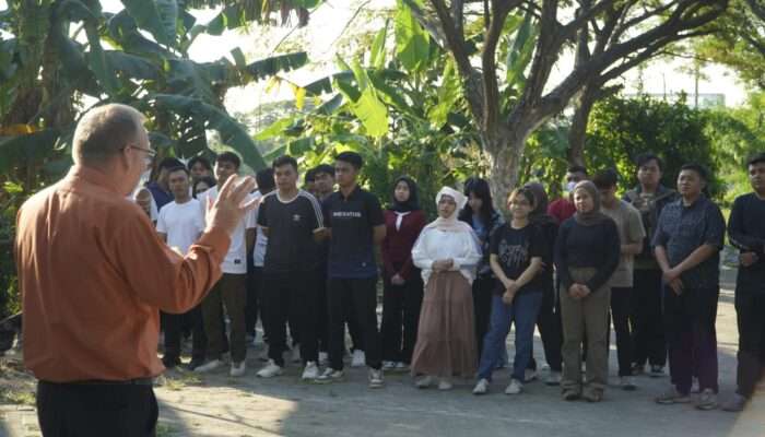 Food Vaganza UHT, Mahasiswa Belajar Bahasa Inggris Sambil Piknik dan Kenalkan Kuliner Nusantara