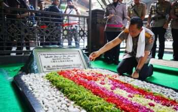 Jelang Hari Bhayangkara, Kapolri Ziarah ke Makam Gus Dur