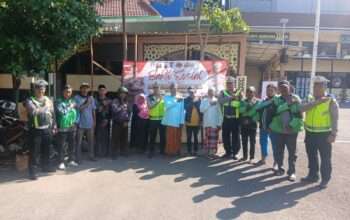 Peduli Sesama di HUT Bhayangkara ke-80, Polres Pelabuhan Tanjung Perak Bagi Sembako dan Bhakti Religi