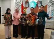 Wabup Mimik Apresiasi Tiga Pelajar Sidoarjo Usung Gerakan Tukar Sampah Jadi Bibit