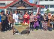 Spektakuler Budaya & Syukuran Massal: Camat Annita dan Lurah Fahmi Pimpin Potong 130 Tumpeng di “Ngaruwat Bumi” Dukuh Kupang