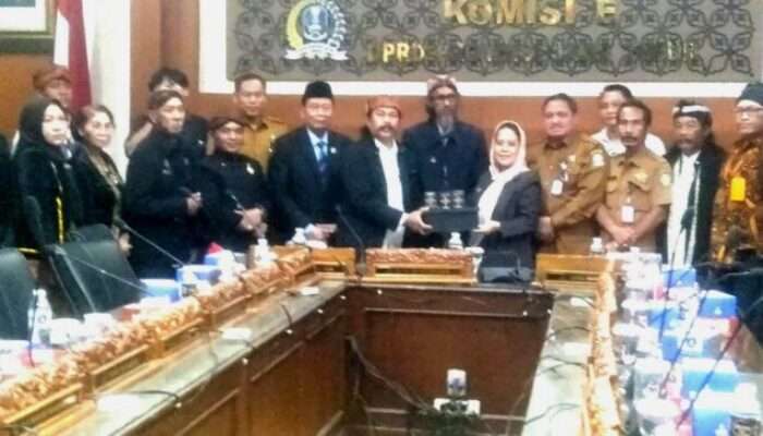 Taufik Monyong Mendesak Komisi E DPRD Jawa Timur untuk Mengintegrasikan Metode Pembelajaran Aksara Jawa Berbasis Kartu Masuk di Kurikulum SMA dan SMK