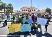 Aksi Damai Relawan dan Simpatisan Dukung MBG Tetap Berjalan