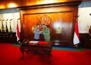 Kapolri Perkuat Soliditas TNI-Polri Lewat Silaturahmi dengan Panglima TNI di Mabes TNI