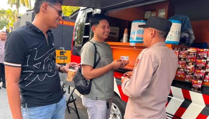 Pojok Kamtibmas Polres Ngawi Hadir di Pasar Krompol Ajak Warga Jaga Kamtibmas