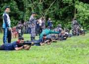 Pererat Sinergitas, Komandan Kodaeral IX dan Kakanwil Imigrasi Maluku Latihan Menembak Bersama