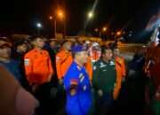 Polda Jatim Terjunkan 30 Personel SAR Polairud dan Almatsus, Evakuasi Korban KMP Mutiara Sentosa 2