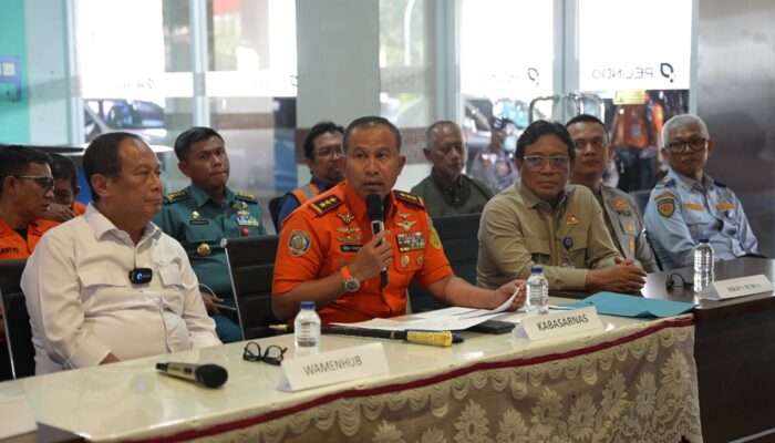 Koarmada II Hadir Perkuat Sinergi Penanganan Insiden KM Mutiara Sentosa 2 dalam Konferensi Pers Bersama