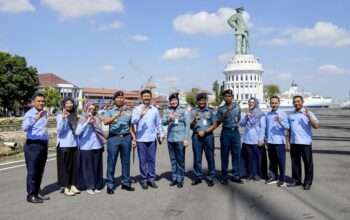 Pastikan ISIL Berjalan Sukses, Wakil Rektor II UHT Tinjau Kesiapan di KRI Bima Suci Koarmada II