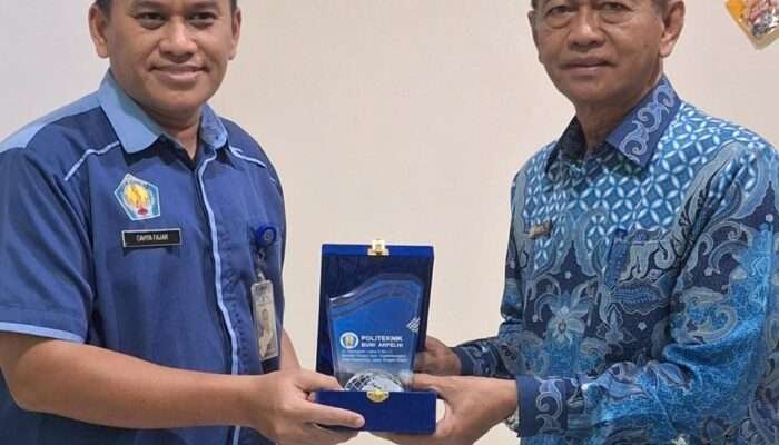 UHT Benchmarking Tata Kelola Asrama Taruna ke Dua Kampus Pelayaran di Semarang