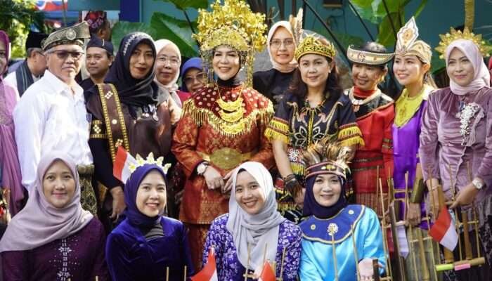 Dipimpin Kepala LLDIKTI VII, Upacara HUT ke-81 RI Makin Semarak dengan Penampilan Drumband dan Paduan Suara Universitas Hang Tuah
