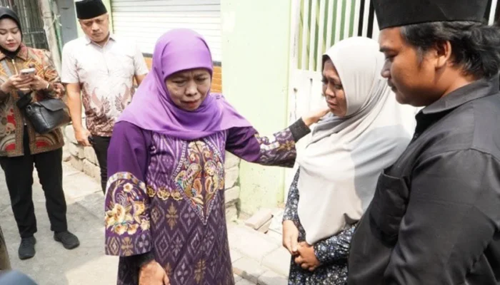 Takziah ke Keluarga Korban KM Virgo Transport 8, Gubernur Khofifah Berikan Santunan dan Siapkan Bantuan Pendidikan