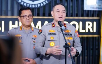 Polri Kerahkan Water Cannon dan Bagikan Masker, Layani Masyarakat Terdampak Material Erupsi Gunung Anak Krakatau