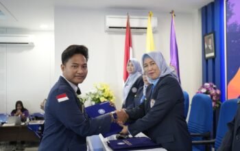 Fakultas Psikologi UHT Gelar Yudisium Semester Genap, Kukuhkan 61 Lulusan