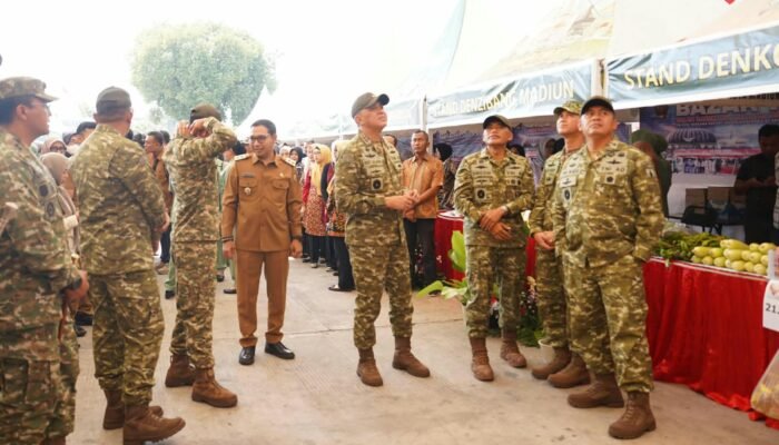 Pangdam V/Brawijaya Kunjungi Makorem 081/Dsj Madiun, Tinjau Bazar Pasar Murah HUT TNI Ke-81