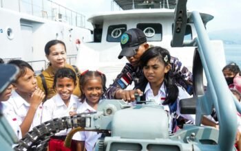 Kodaeral IX Kenalkan Dunia Kemaritiman kepada Siswa SD Negeri 61 Ambon, Ajak Naik Kapal Perang dan Bunker