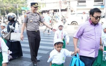 Kapolresta Sidoarjo Turun Langsung Pagi Melayani di Jalan Raya